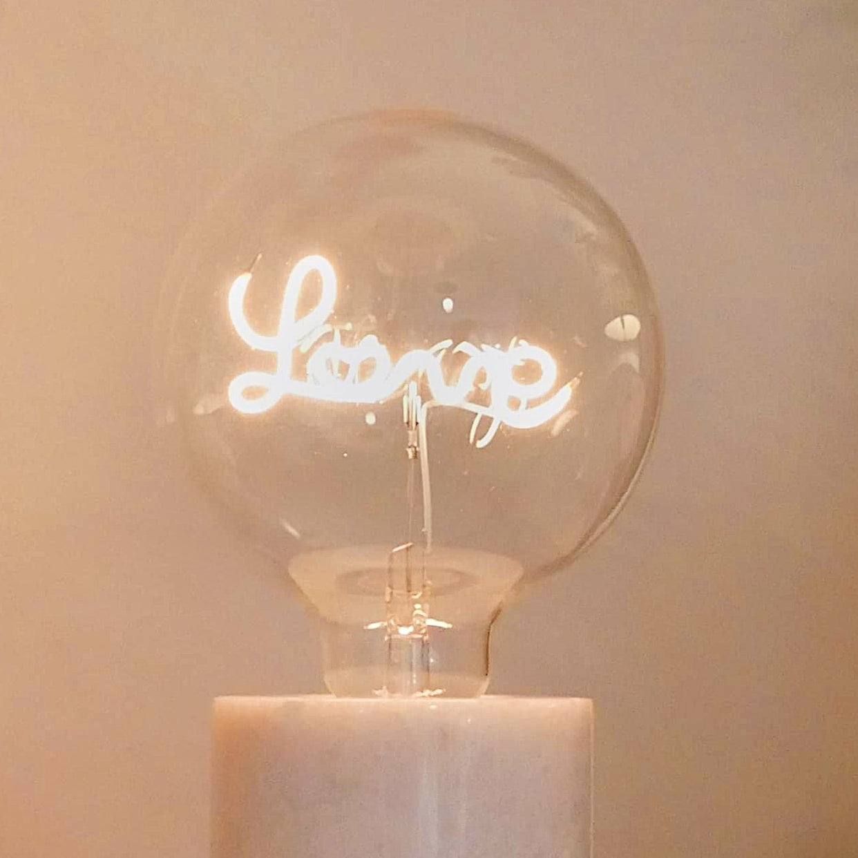 Bombilla LED Love White - Montaje de mesa con rosca - E27 Edison regulable